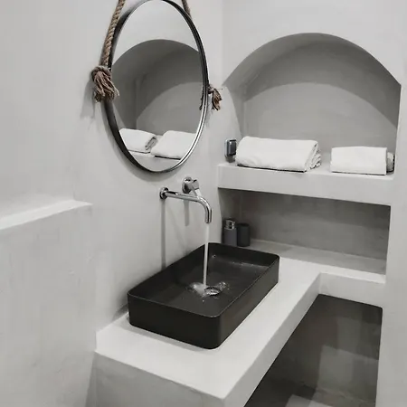 Hotel Caldera Cliff 4*